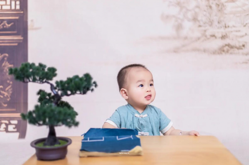 曲靖宝宝半夜吐了怎么回事 曲靖宝宝半夜吐了怎么回事